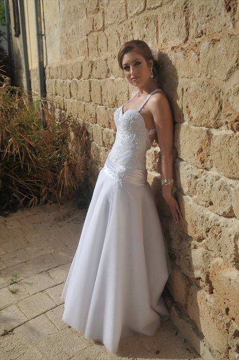 <b>(שמלת כלה: כלולות, איפור ושיער - כלולות, צילום: קליק קלאק)</b>