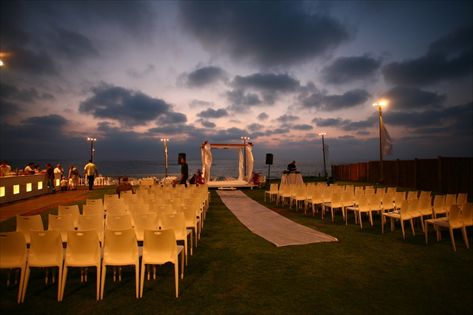 <b>כיף שזוכרים עם איזה שיר צעדתם לחופה (צילום: shutterstock)</b>