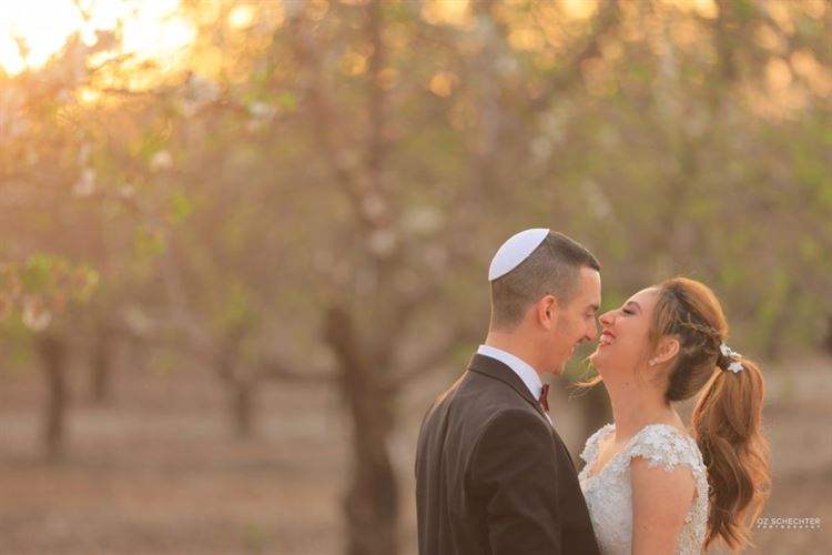 המרוץ להצעה: החתן והכלה מתחרים מי יפתיע ראשון 1